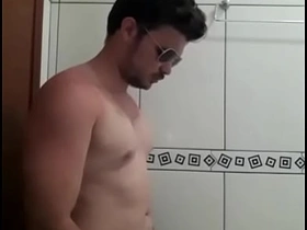 骚货猛男晃着鸡巴在短裤里 asian gay poppers porn