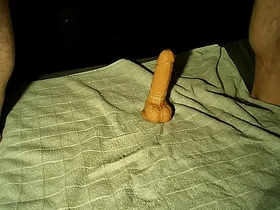 旧假阳具，新鲜精液 korean shower gay porn